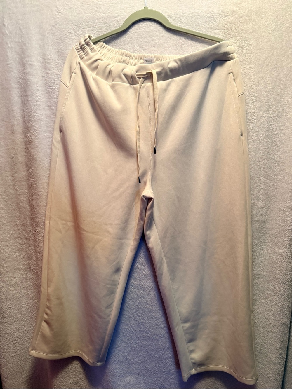 Universal Thread Men's Drawstring Sweatpants in Cream